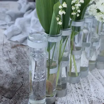 Tsé＆Tsé associées  ツェツェ・アソシエ　四月の花器　Vase d’Avril