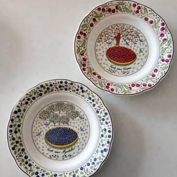 ブルーベリータルトとチェリータルトのお皿