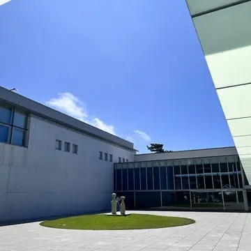 イサム・ノグチ 作
《こけし》