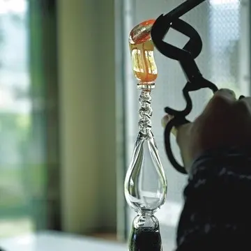 昔ながらの道具で成形