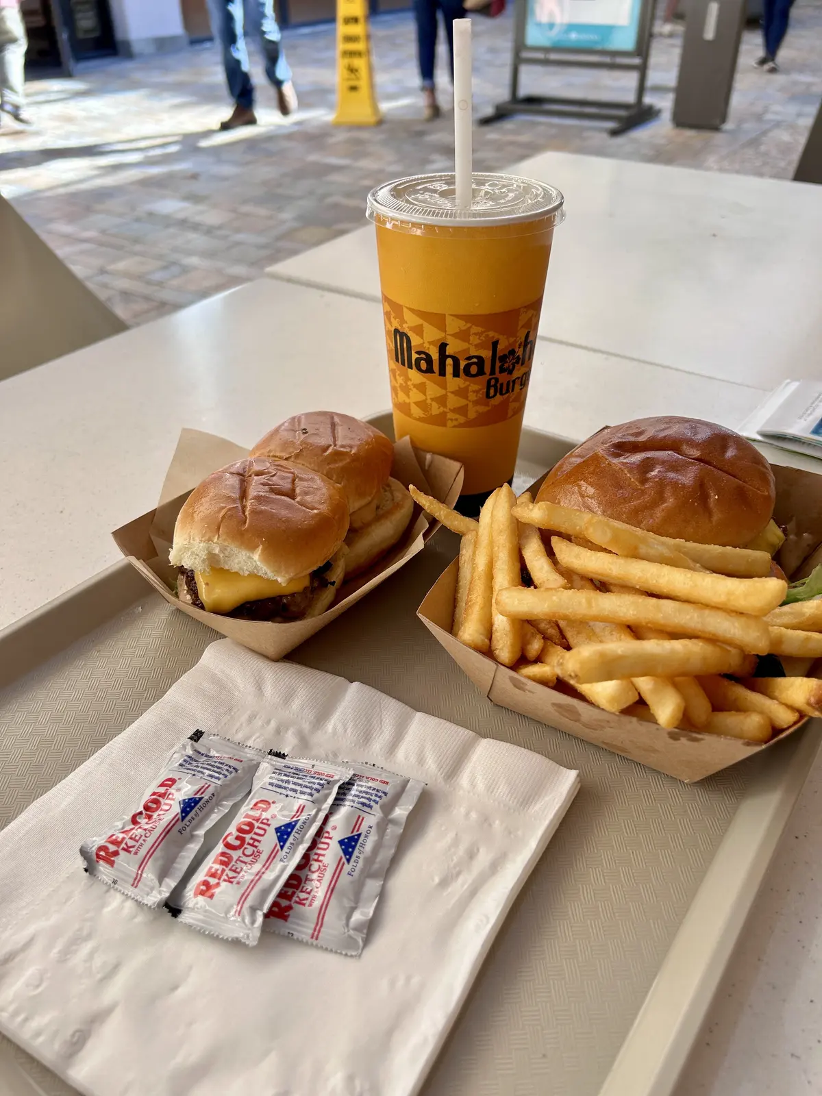 バーガーは意外に大きくなかったけどポテトが。。。