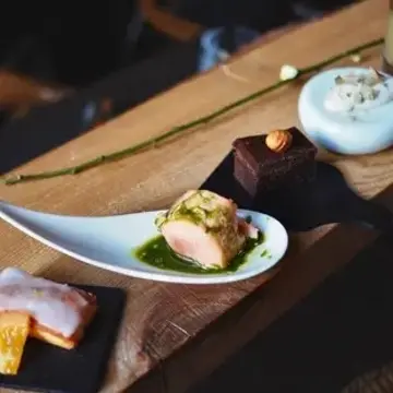 LAINE INAMURAGASAKI アフタヌーンティー１