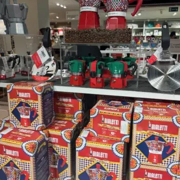 Duomo　ドォゥモ　ミラノ　観光　旅行　ヴィットリオエマニュエーレ　ガッレリア　リナシェンテ　Rinascante　Bialetti イタリアカラー　エスプレッソマシン　エスプレッソメーカー　エスプ