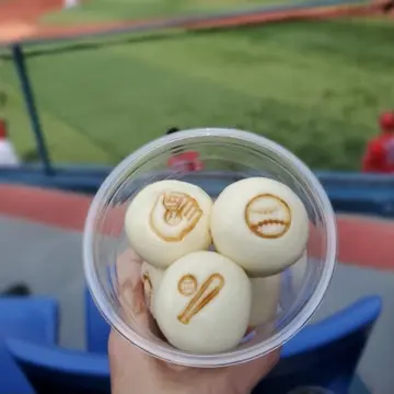 スタジアム仕様のシュウマイマン。