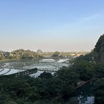 ムア洞窟　チャンアン　ベトナム　絶景