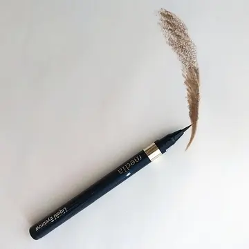 消えがちな眉尻を救うメディアのリキッドアイブロウ