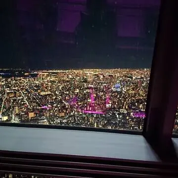 ついに地上450mの非日常空間に到着。夜景がキレイ💕