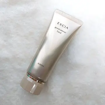 エクシアALのハンドクリームは、保湿も美白効果もかなう高機能派。