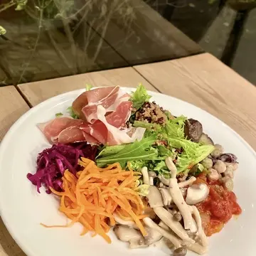 具沢山のサラダ