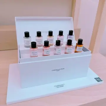 DIORポップアップイベント内