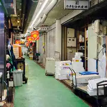 柳橋市場　カネヒロ水産　パーソナルスタイリスト名古屋　市場のなか　場末感