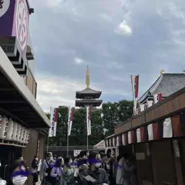 平成中村座敷地内　江戸を思わせる賑わいと五重塔