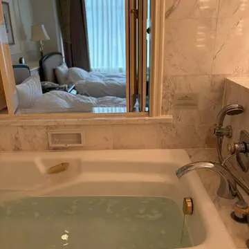 お風呂の窓をあけると部屋越しに景色が楽しめます