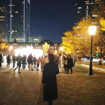 東京駅、行幸通り、40代ファッション、スタイルデリのコート