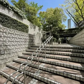 サントリーホール横の階段