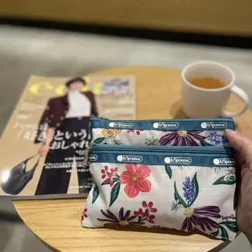 レスポートサックのポーチ、グリーンベースの柄が可愛い。