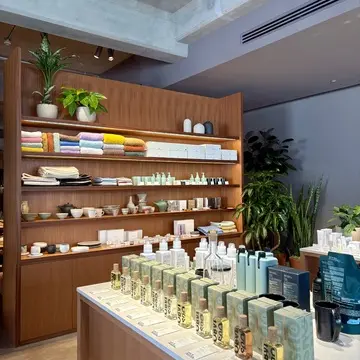 ビオトープ神戸店内