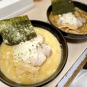 白味噌と赤味噌ラーメンがあります