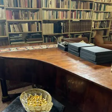 イタリア　ミラノ　イタリア旅行　演奏旅行　演奏会　ヌヴォレーラ　貴族　鶏　置物　食器　サロン　調度品