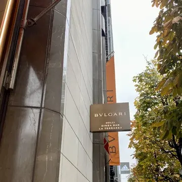銀座2丁目・ブルガリ銀座タワーのエントランス外観｜『BVLGARI Ginza Bar & Dolci（ブルガリ 東京 銀座 バー＆ドルチ）』アフタヌーンティーへ