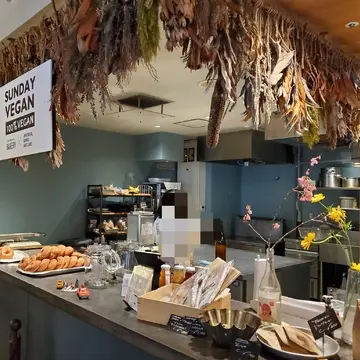 ベーカリーのオープンキッチンにはいつもワクワク♪