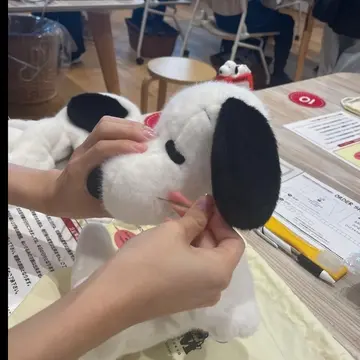 スヌーピーミュージアムで開催中の企画展「今こそ、ルーシー！ LUCY IS HERE」のワークショップ風景