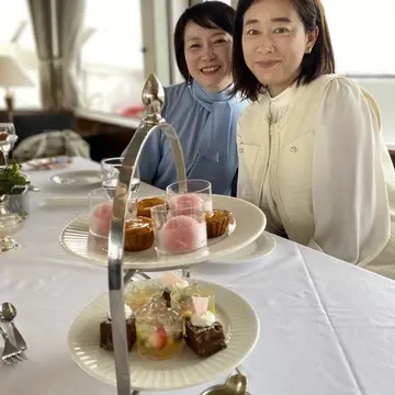 ティースタンドと満面の笑み