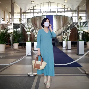 スタイルデリのワンピース、40代ファッション、ロエベのかごバッグ