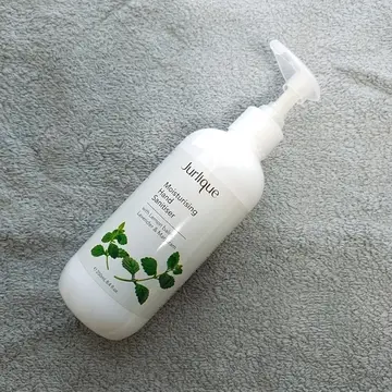 ジュリークのハンドジェルは手もとがべたつかない&乾燥しない