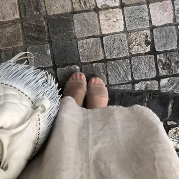 足元コーデ
アンクルストラップとバッグ