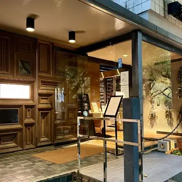 キハチ青山本店入り口