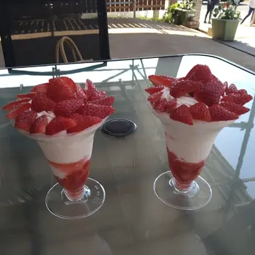 あす花園芸のいちごパフェ