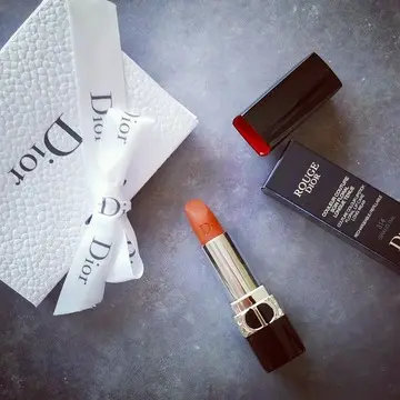 口紅もドラマティック