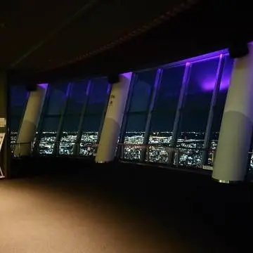 スタッフの方の案内でどんどん上昇して展望台へ