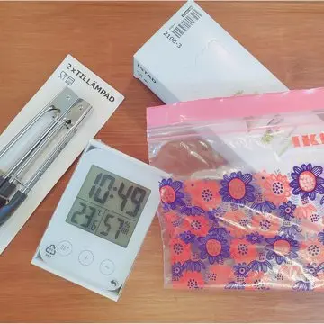 ミニトングや温度と湿度のわかる時計やフリーザーバック