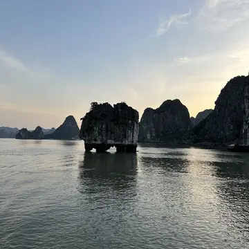 ハロン湾　香炉岩　奇岩　ベトナム