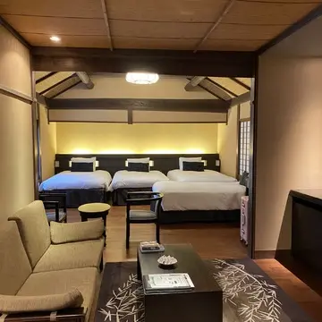 4人部屋でベッドが入って広い！