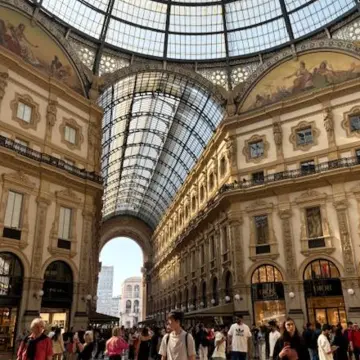 Duomo　ドォゥモ　ミラノ　観光　旅行　ヴィットリオエマニュエーレ　ガッレリア