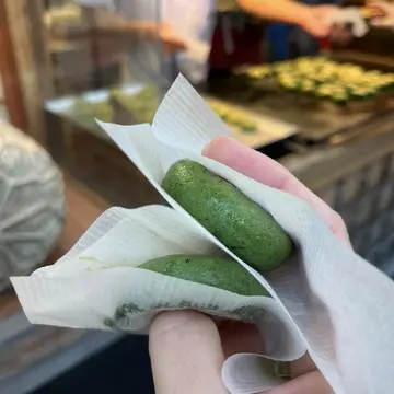 焼きたてくさ福の草餅。