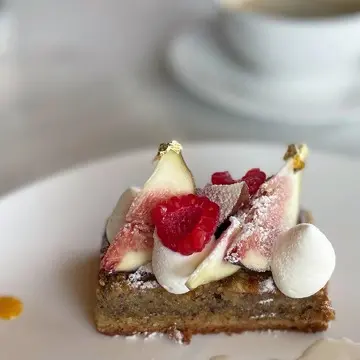 東京エディション虎ノ門のレストラン「ブルーダイニング」ランチデザート