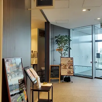 市役所の2階にある「Universal Dining ONE」