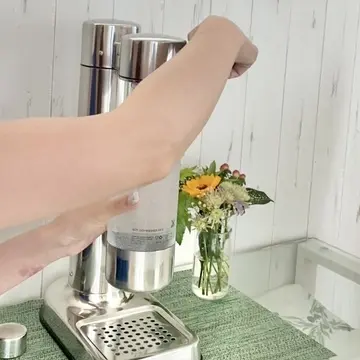 レバーを下に推して