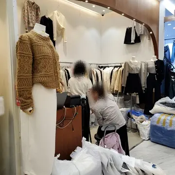 実際に着て見せたり。