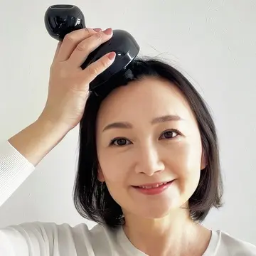 もみほぐしながらEMS刺激。顔のむくみも解決しそう！