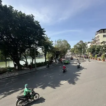 ハノイ　観光　ベトナム　バス　ホアンキエム湖