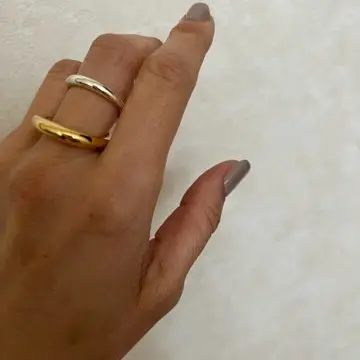 シャルロットシェネのリング着用画像