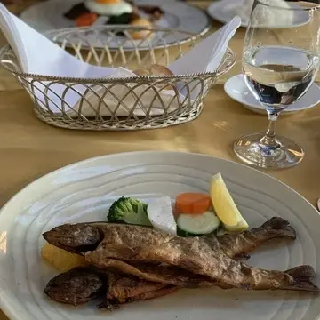 岩魚のソテーは、バターが香ばしくて、美味しかったです。