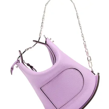 デルヴォーの新作バッグ「パン ツイスト」チェーンストラップのディテール