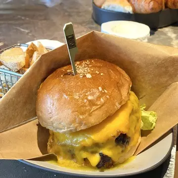 District Brasserieのハンバーガー
