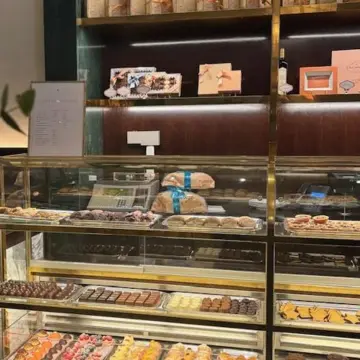 イタリア　海外旅行　スカラ座　演奏旅行　ミラノ　ランチ　パスティッチェリア　スィーツ　ドルチェ　panini　パニーノ　pranzo　ランチ　モンテナポレオーネ　Montenapoleone　Sant